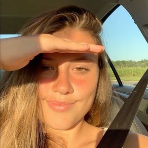 Meet your Posher, Chloe